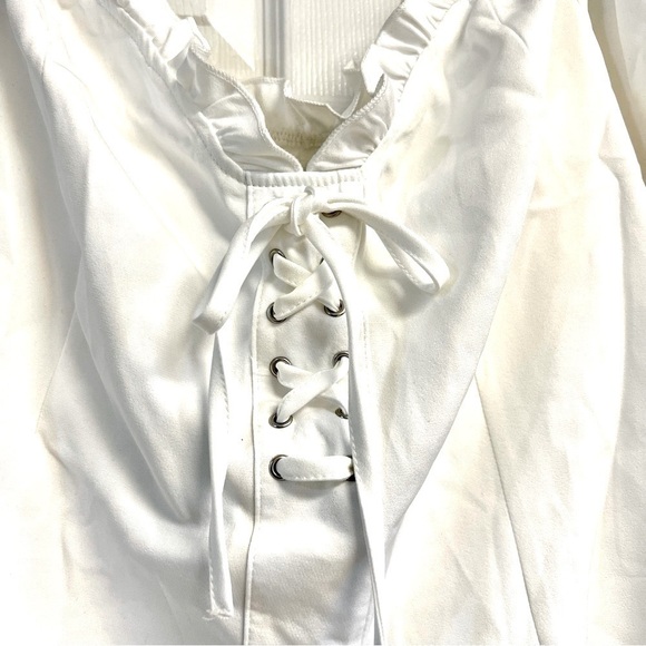 NWT BOOHOO PLUS LACE UP SWEETHEART NECKLINE OFF SHOULDER TOP white size 16 - Picture 3 of 11